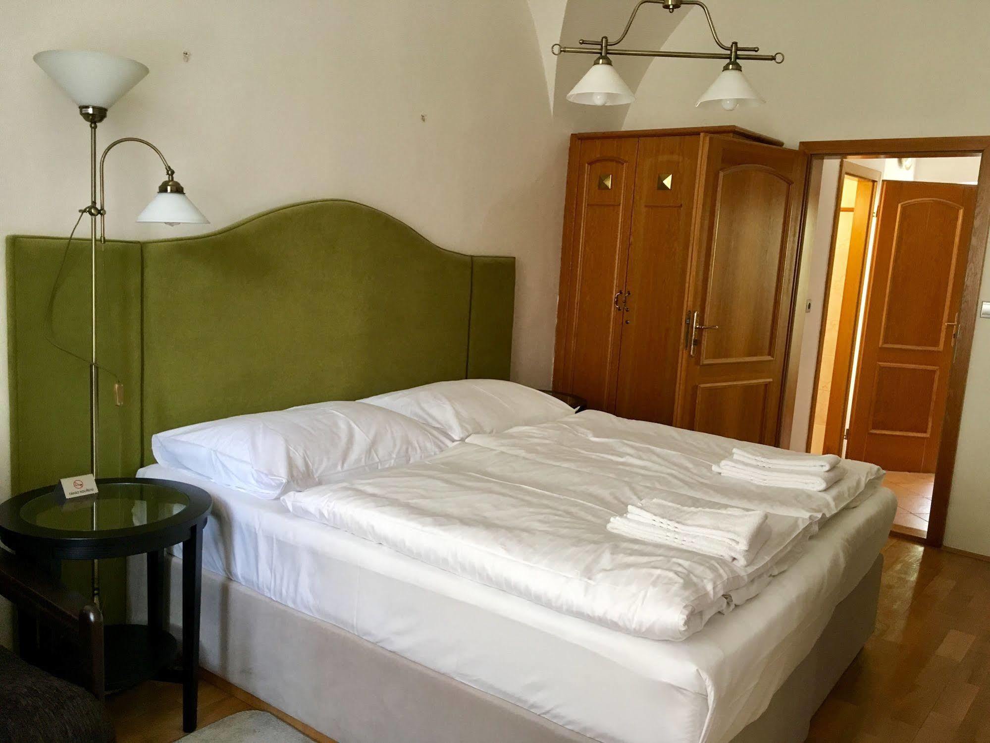 Penzion Austis Znojmo Extérieur photo